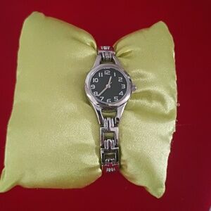 Vintage Time Teller Silver Stainless Steel Women’s Watch In Amazing Condition